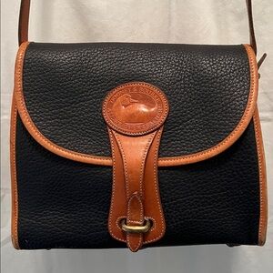 DOONEY & BOURKE VINTAGE R25 MEDIUM ESSEX AWL SHOULDER BAG IN NAVY & TAN